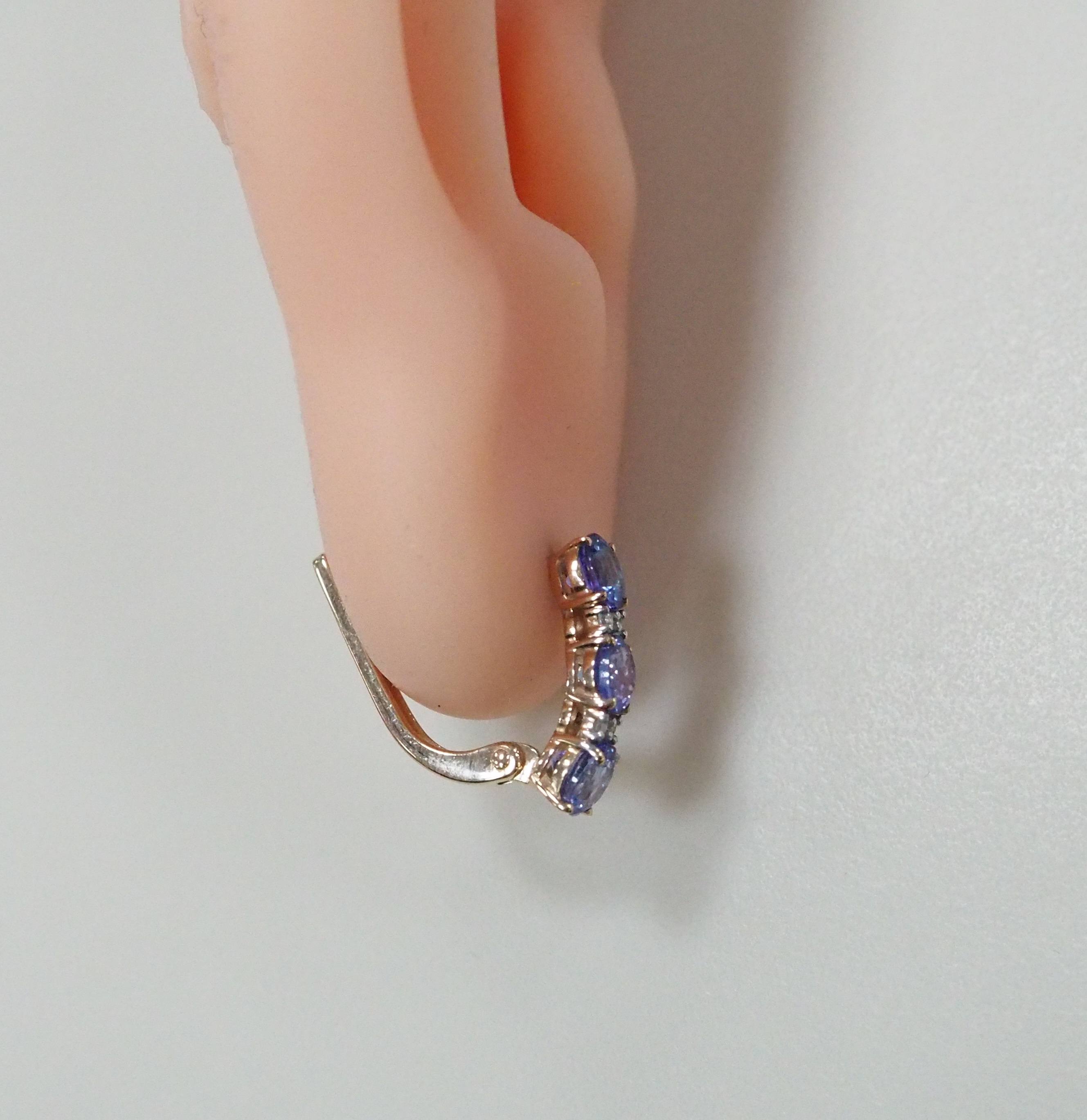 Серьги из золота с танзанитами